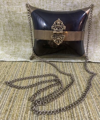 Lovely Vintage 1930s cushion shaped horn and brass minaudière - Image 1 of 4