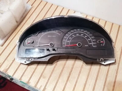 Cuadro de instrumentos Lincoln LS 6 cilindros 115.208 millas 2004-2005 Foto 1 de 4