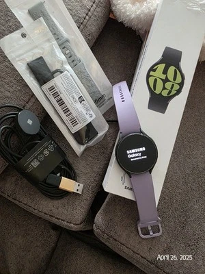 SMSNG GALAXY WATCH6 LTE+ LIQUID GLASS SCREEN PROTECTOR+ 2 EXTRA BANDS CONVERTER - Image 1 of 4