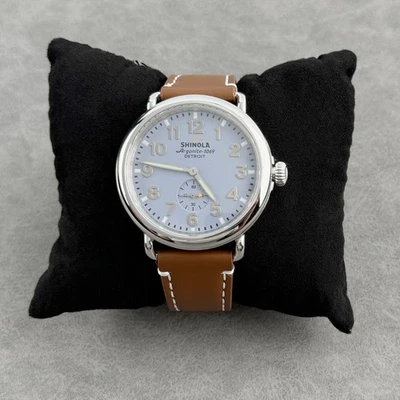 Reloj de cuarzo para hombre Shinola The Runwell esfera pizarra azul correa de cuero tostado 41 mm Foto 1 de 4