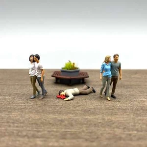 Walking Couples and Injured Man. Miniature Figures. 1:64 Scale - Picture 1 of 5