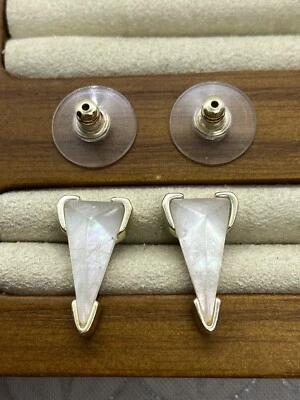 Серьги-гвоздики Kendra Scott Honor золотистый кристалл слоновая кость иллюзия треугольник - Изображение 1 из 4