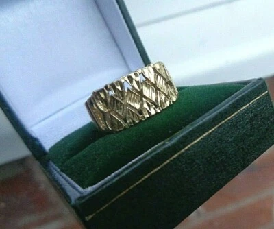18ct Gold Wedding Ring or Pattrned Fashion Band Vintage hm c2000s size O - Image 1 of 4