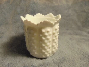 FENTON KOCHFELDNAGEL MILCHGLASSCHALE 4" HOCH - Bild 1 von 2