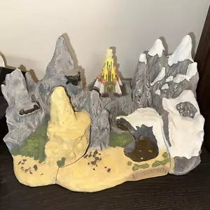 Lands Of Krystonia #600 Landscape Mountain Stand 3 Piece - Picture 1 of 12