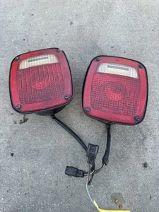 Jeep Wrangler Tj 98-06 Brake Light Tail Light Pair OEM - Picture 1 of 10