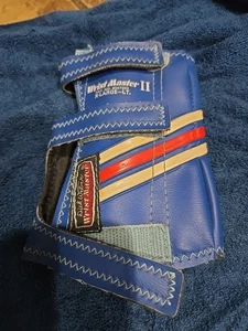 Guanto da bowling vintage Wrist Master II Xl RT braccio destro blu made in USA - Foto 1 di 2