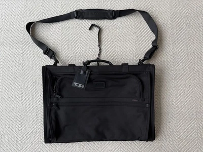 Bolsa de ropa TUMI Alpha triple negra Foto 1 de 4