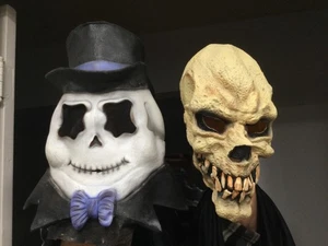 2 Lot.Easter Unlimited Maske & The Paper Magic Group Maske ~ Geist & Skelett Schädel - Bild 1 von 6