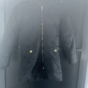 Girls Black M&S Padded Jacket Aged 7-8 - Picture 1 of 5