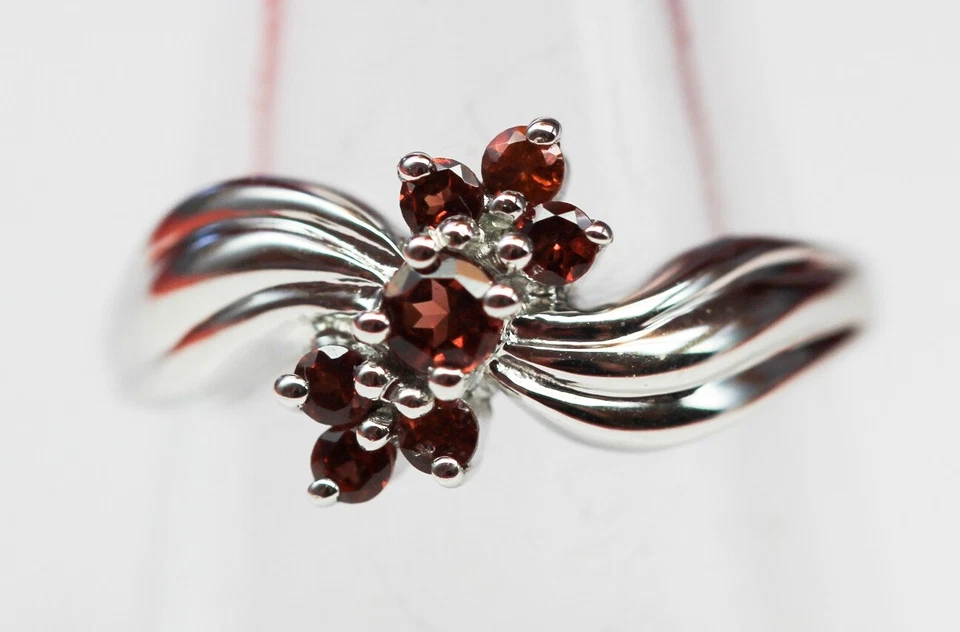 Nobile 0,55 Carati Granato Anello 925 Argento Rosso Bluastro Misura 6/7/8/9 - Immagine 1 di 4