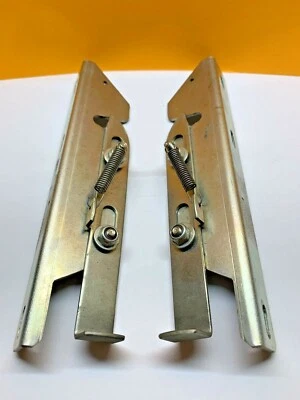 ROCKOLA CD JUKEBOX 6000X  LEGEND FRONT LOWER DOOR CLAMPS PART - Image 1 of 3