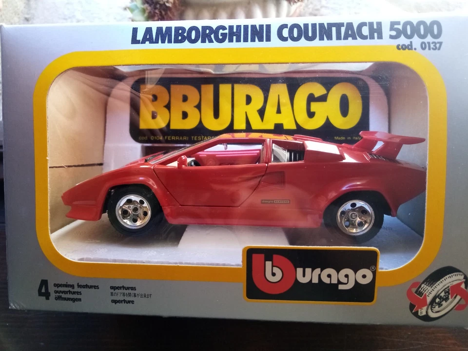 BBurago-  Lamborghini countach 5000 ( errore di produzione sull'adesivo ) 1/24 - Immagine 1 di 3