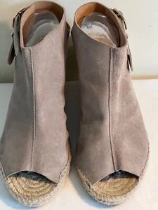 KANNA Size 9 Tan Sandals Heels Espadrilles Wedges Double Gold Ware Buckle. GUC - Picture 1 of 11