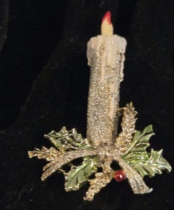 Vtg GERRY'S Christmas Candle Brooch Green Holly Gold Tone Metal Pin - Picture 1 of 14