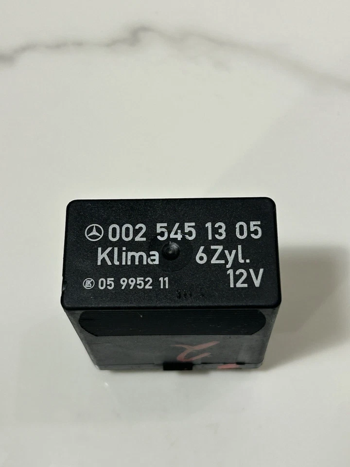 Mercedes Benz W124 190E 300E AC Climate control relay 0025451305 OEM - Image 1 of 4