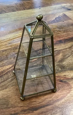 armário curio pequeno vintage Enesco latão e vidro - Imagem 1 de 4