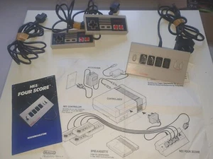 Nintendo NES FourScore Multitap Mehrfach Adapter für 4 Controller + 2 Controller - Bild 1 von 6