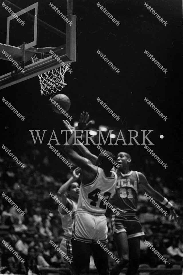 EV978 Reggie Miller UCLA Bruins Basketball 8x10 11x14 16x20 Photo - Image 1 of 1