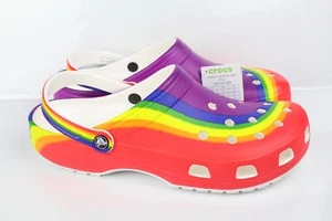 Zueco clásico Crocs para hombre Rainbow Dye Pride 208109 93R ligero multicolor - Imagen 1 de 5