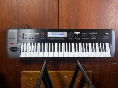 Korg TR61 61key MUSIC WORKSTATION KEYBOARD mit Gigbag, Netzteil - Bild 1 von 4