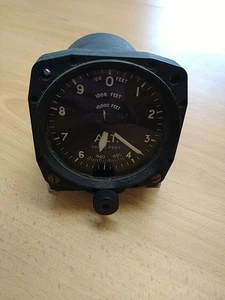 Spitfire XIV B Altimeter - Picture 1 of 11