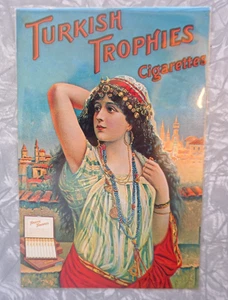 Trofeos turcos cigarrillo harén niña 1971 postal anuncio gran tamaño ¡COMO NUEVO! - Imagen 1 de 6