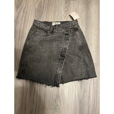 Minifalda envolvente de mezclilla negra azufre Free People talla 27 deshilachada nueva con etiquetas Foto 1 de 4