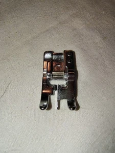 Edge / Joint Foot Fit Viking Husqvarna Sewing Machines 4127968-45 1-7 Models - Picture 1 of 2