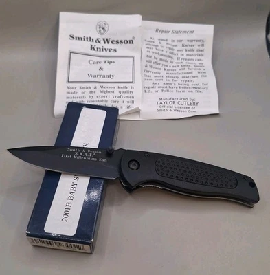 CUCHILLO PLEGABLE RARO DE COLECCIÓN BLACK SMITH & WESSON S.W.A.T 1er MILLENNIUM RUN SW2001B Foto 1 de 4