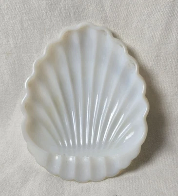 Hazel Atlas Milk Glass Sea Shell Clam Vanity Trinket Soap Dish Vintage 5-1/2" - Image 1 of 3