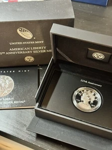 Medalla de plata del 225 aniversario American Liberty 2017 de la Casa de la Moneda de Estados Unidos completa certificado de autenticidad OGP - Imagen 1 de 8