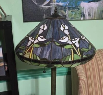 Tiffany Style Stained Glass Lillies Floral Standing FlOOR LAMP Shade 18" D - Image 1 of 4