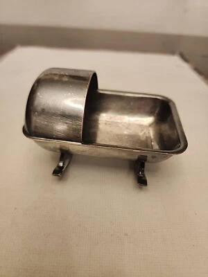 Argento vintage o placcato? Letto a dondolo pesante. 4x3" "Vittoria" sul fondo. - Immagine 1 di 4