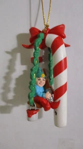 1991 NATIONAL RENNOC ELF PAINTING A CANDY CANE Christmas Ornament - Imagen 1 de 6