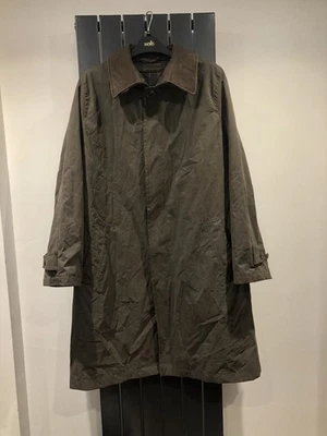 M&S men’s smart raincoat - large, excellent condition, removable inner liner. - Image 1 of 4