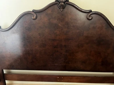 豪华复古 HENREDON 加州特大号床架 - Louis XV Burl Wood (1960 年代) — 第 1/4 张图片