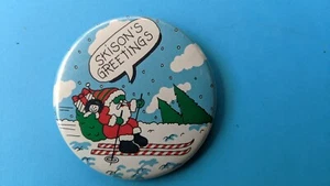 Prendedor Pinback Navidad Vintage Russ SKION'S GREETINGS Papá Noel Esquí Navidad   - Imagen 1 de 5