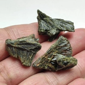 17g/3pcs Beautiful Natural Epidote Crystal Cluster Specimen , Pakistan 0047 - Picture 1 of 12