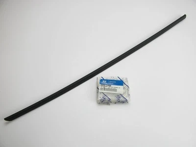 NUEVO - Tira de sellado de moldura de puerta trasera izquierda OEM para 06-12 Veracruz 838503J000 Foto 1 de 3