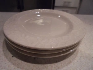 3 Signature Housewares off-white/ivory Chelsea round bread/snack plates mint cnd - Picture 1 of 3