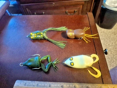 LOTE 4 RANAS FLOTANTES SUAVES A PRUEBA DE ENGANCHES SUPERFICIE SIN MALEZAS ESTILOS SURTIDOS Foto 1 de 2