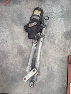 Toyota Aygo Windscreen Wiper Motor and Mechanism - 85010-0H021 Peugeot 107 - Picture 1 of 8