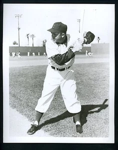 Jim King batting pose circa 1955 Press Photo Chicago Cubs - Picture 1 of 2