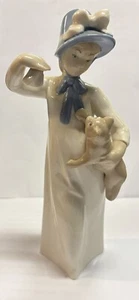 Rex Valencia Figurine of Girl Holding a Cat Height 22cm - Picture 1 of 3