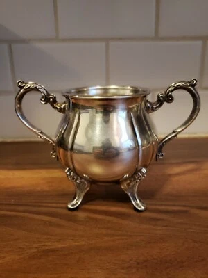 Cubo de azúcar plateado con patas - Sheridan Taunton Silversmiths Ltd. De colección Foto 1 de 4