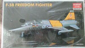 F-5B Freedom Fighting U.S. Airforce Academy Minicarft 1/48 th Model Kit NOS NIP
