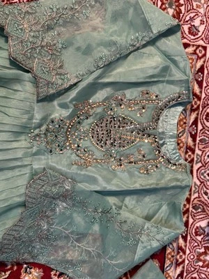 Handcrafted Pakistani Ethnic Wear – Beautiful Kurtis, Sherwanis, & More - Bild 1 von 3