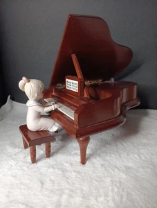 Vintage Lefton Wood Grand Piano + Little Girl on Stool Music Box Works! - Bild 1 von 10