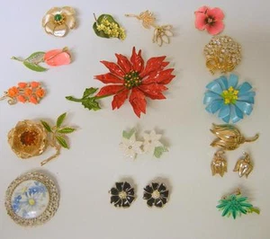 Vtg 40-60 s Retro Large Enamel Metal Flowers Brooches Earrings 19 pcs LOT - Picture 1 of 12